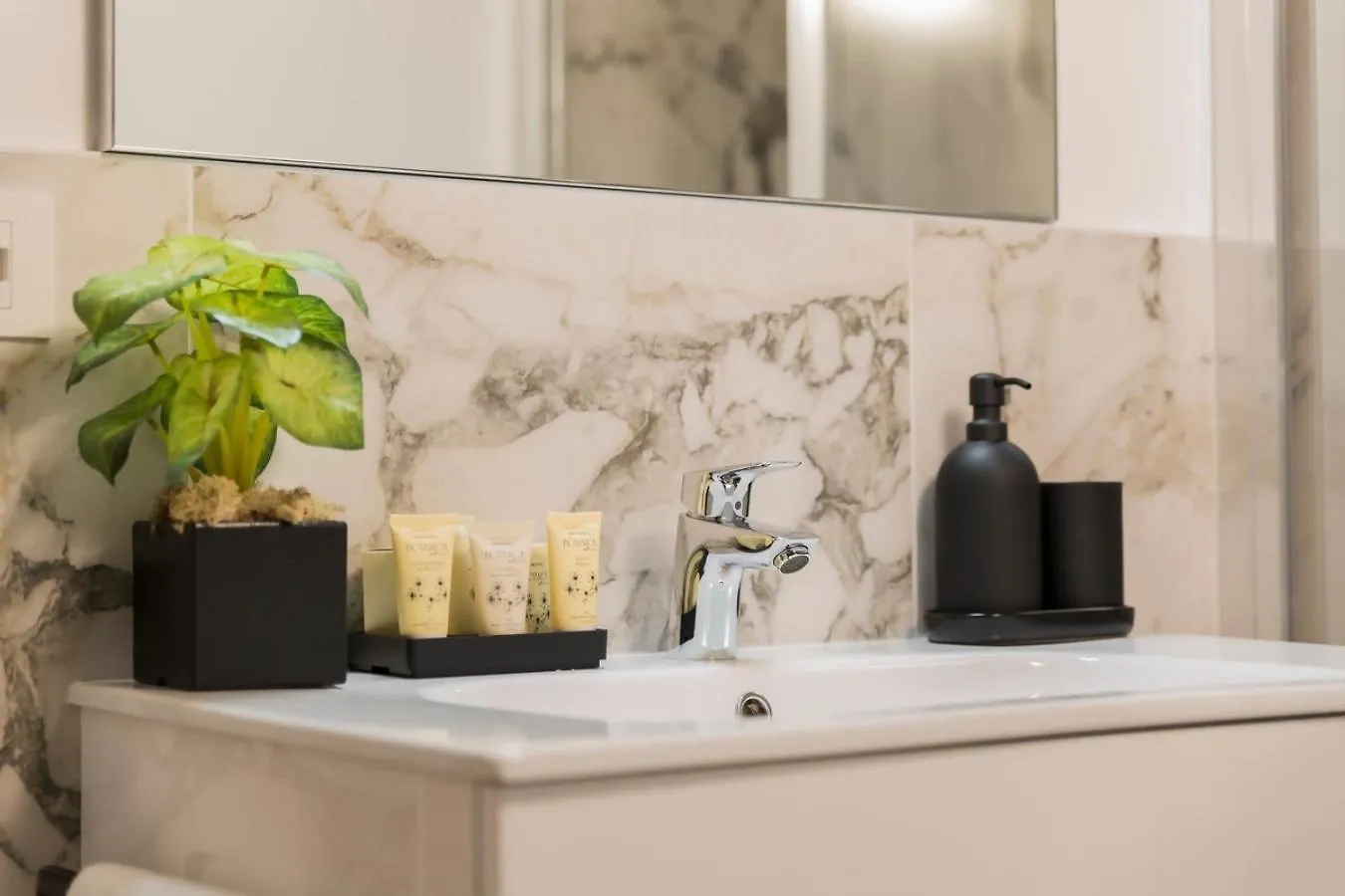 Volta City View Apartments 102 كومو