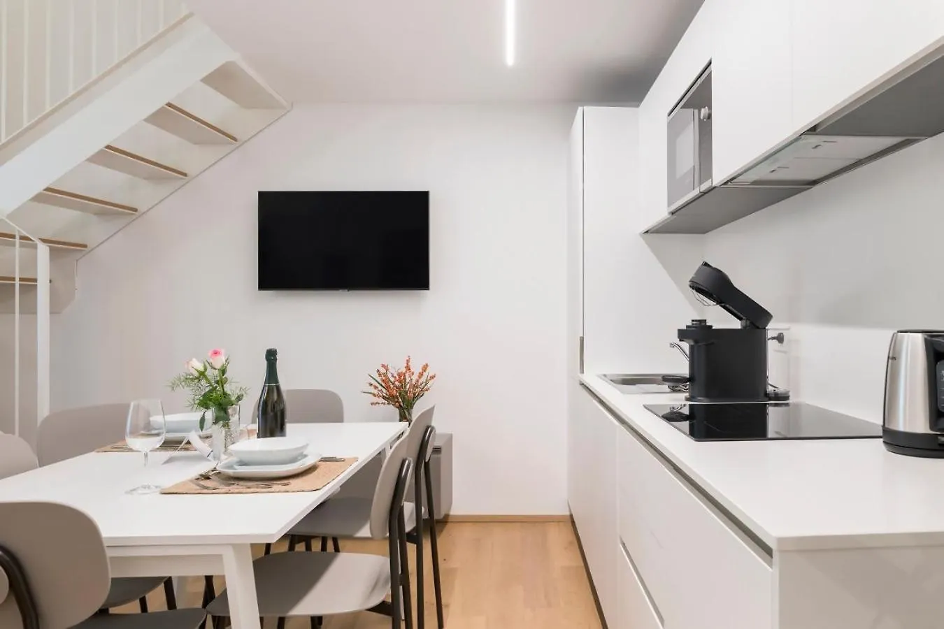 Volta City View Apartments 102 كومو 0*,